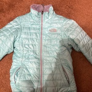 Girls size 10/12 NorthFace winter coat.  Reversible